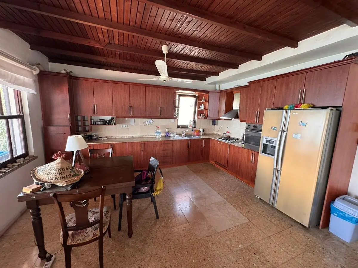 Fitted kitchen